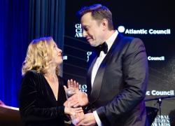 Space X, Italia raggiunge accordo con Musk, 1,5 mld€ per 5 anni per fornitura servizi tlc, decisivo incontro Meloni-Trump