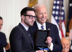 Biden premia Soros con la Medal of Freedom, il grado massimo della subalternità è stato raggiunto