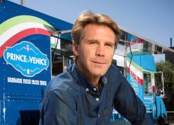 Emanuele Filiberto di Savoia apre a Monte-Carlo un nuovo ristorante con il marchio Prince of Venice. Sarà possibile degustare la famosa Pinsa romana 