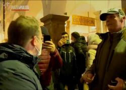 Bolzano, protesta pacifica dei "no-vax" contro vaccino Covid agli over 50: "Una dittatura, altro che pandemia" - VIDEO