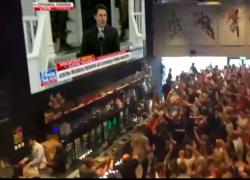 Justin Trudeau e l'ironia del web, nel VIDEO l'esultanza di una folla al bar dopo le dimissioni da primo ministro canadese