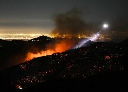 Incendio Los Angeles, bilancio sale a 24 morti, assicurazioni verso 20 mld $ di perdite per le case di Palisades