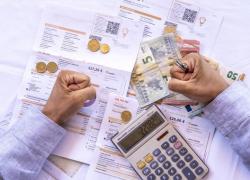 Bollette 2025, per energia elettrica e gas 350 euro in più, il rincaro per una famiglia tipo sarà del 14%, prezzi materie prime in crescita di oltre il 30%