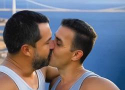 Baci passionali sulla bocca tra politici e vip che "si odiano", da Salvini con Vannacci a Meloni con Schlein a Ferragni con Lucarelli - VIDEO AI