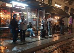 ATM Milano, il mistero del tram 3 che non passa anche se il teleindicatore digitale lo segnala in arrivo: pendolari disorientati alle fermate  