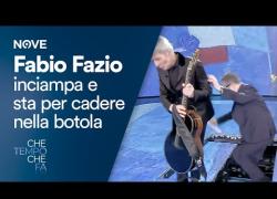 Fabio Fazio inciampa e rischia di cadere in una botola, il conduttore: "Mi sono salvato per miracolo", l'incidente a Che Tempo Che Fa"- VIDEO