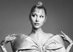 Ariana Grande x Swarovski, icona pop, ambassador e creatrice di bijoux in cristalli
