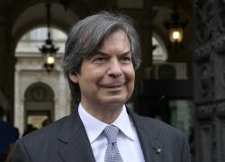 Intesa Sanpaolo, utili record a €8,7 mld (+12,2%) nel 2024, con previsione > €9 mld nel 2025; dividendi a €6,1 mld, buyback da €2 mld, CET1 Ratio al 13,9%