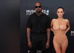 Bianca Censori completamente nuda sul red carpet dei Grammy 2025, lei e il marito Kanye West "cacciati" - VIDEO