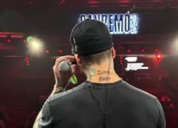 Fedez, nuovo tatuaggio con citazione del film Matrix: "Temet nosce"; ecco il significato nascosto