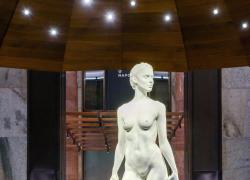 A Gallerie d'Italia Napoli, nel monumentale atrio del museo, svelato il "David" dell'artista Jago; sarà in esposizione fino al prossimo 26 ottobre 