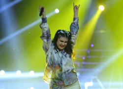 Chi è Maria Tomba e perché canta in pigiama, età, fidanzato, altezza e canzoni più famose