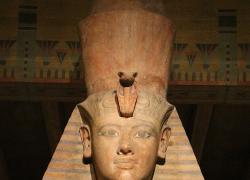 Scoperto il profumo di Tutankhamon: "Legnoso, dolce e piccante insieme, per le mummie di divinità odori piacevoli, per i corrotti odori sgradevoli"