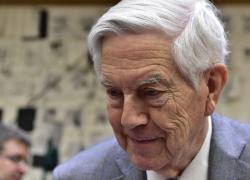 Addio a Frits Bolkestein, morto a 91 anni l'ex commissario europeo che ideò la direttiva per rimettere a gara le concessioni balneari