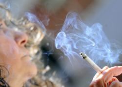 Divieto di fumo Milano flop, solo 19 multe da inizio anno al 3 febbraio 2025, FdI: “Ordinanza andata in fumo”