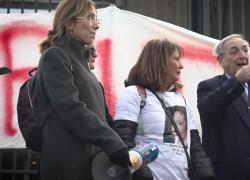Presidio davanti al tribunale di Firenze, Balanzoni: "Durante il Covid i medici hanno usato Midazolam e morfina per uccidere le persone", avv. Taormina: "È omicidio volontario" - VIDEO