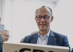 Germania, firmato accordo di governo Cdu-Spd, il cancelliere Merz presenta il contratto: "Meno migranti, più difesa, meno tasse"