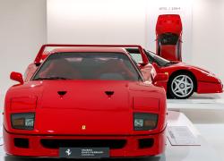 Una mostra di Supercars al Museo Enzo Ferrari e il nuovo guardaroba The Cabinet Ferrari.