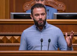 Oleksandr Dubinsky, chi è il deputato ucraino che vuole l'impeachment di Zelensky, ex membro del partito Servo del Popolo arrestato per tradimento, sostenitore di Trump