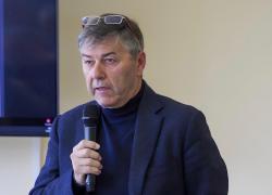 Progetto Porto di Carrara, l’assemblea pubblica ha posto il problema dell’erosione della costa della Versilia. Iniziata la raccolta firme per bloccare l’opera