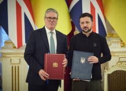Vertice Ue Londra, sul tavolo invio truppe in Ucraina, prestito Uk a Kiev da 2,36 mld £, Zelensky: “Li useremo per produrre armi”