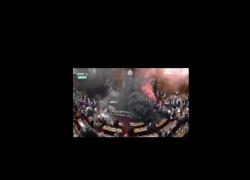 Serbia, caos in Parlamento, rissa e fumogeni in aula,  l'opposizione: "Vogliamo la caduta del regime", 3 feriti - VIDEO