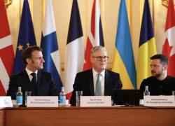 Ucraina, “coalizione dei volenterosi” bloccata da mancato ok Usa, Trump: “nessun impegno a garantire sicurezza”, fallito piano di Starmer e Macron