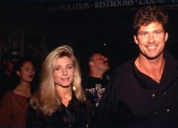 Addio a Pamela Bach, morta suicida l'attrice di Baywatch ed ex moglie di David Hasselhoff, si è sparata un colpo in testa, aveva 61 anni