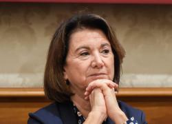 Violenza sulle donne, oggi in Cdm il ddl per introdurre il reato di femminicidio voluto da Meloni, Mantovano, Nordio, Roccella, le critiche: "Allora inseriamo pure il maschicidio"