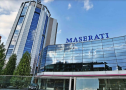 Maserati in crisi con un calo del 50% sulle vendite; Stellantis ha proposto il trasferimento degli operai in cig dall’Italia alla Serbia spostando la produzione