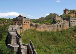 Foto a sedere nudo sulla Grande Muraglia in Cina, fermati ed espulsi due turisti giapponesi