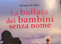 La ballata dei bambini senza nome di Silvana De Mari è un libro speciale, fra san Paolo e Harry Potter, fra dr House e Tom Waits; si protende oltre le pagine, ha una missione