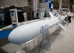 Long Neptune, cos’è il missile dell’Ucraina che minaccia la Russia: arma con gittata di 1000 km e guidato da sensori infrarossi, evoluzione del R-360