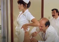 "L'infermiera", Nadia Cassini nell'iconica scena della puntura con Lino Banfi, l'attore: "Lei non ha sentito niente, io ho sentito tutto" - VIDEO