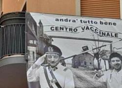Vaccino Covid, striscione a Tirano "Draghi e Speranza nazisti, i centri vaccinali come i campi di concentramento"
