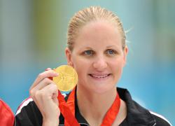 Chi è Kirsty Coventry, nuovo presidente del Cio: prima donna e prima africana a capo del Comitato olimpico internazionale, ex campionessa di nuoto