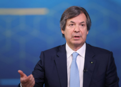 Intesa Sanpaolo, Assodire sostiene il rinnovo di Carlo Messina  come CD e CEO; il banchiere romano pronto al 5° mandato
