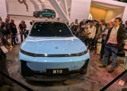 Stellantis, investiti circa €180 mln in Spagna per produrre il suv Leapmotor B10 escludendo Italia e Polonia tra gli stabilimenti selezionati