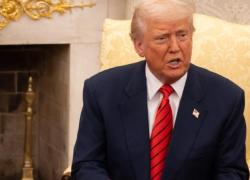 Trump invoca poteri straordinari per espellere gli immigrati, aprendo uno scontro di rango costituzionale con i tribunali
