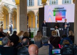  BMW Group Design, presenta a Milano l’installazione “Vibrant Transitions”, protagonisti il BMW Panoramic iDrive e il BMW CE 02 by MINI Design