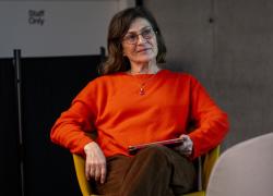 Addio a Claudia Apostolo, morta improvvisamente la giornalista Rai del Tgr Piemonte, dal 2017 in pensione, aveva 68 anni