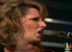 Mina nell'ultimo concerto dal vivo il 23 agosto 1978 al teatro "Bussoladomani" a Lido di Camaiore - VIDEO