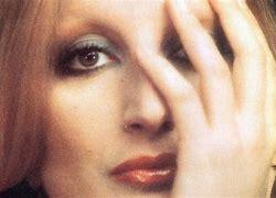 Mina tra essere e non essere, perennità di una artista diva che ha sconfitto il tempo, anche quello suo
