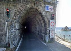 Tigullio, chiuse le gallerie Sestri Levante-Moneglia per il crollo di massi, "serve intervento massiccio"