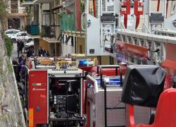 Sanremo, prima l'esplosione e dopo l'incendio in un condominio, morto un uomo di 64 anni e case inagibili