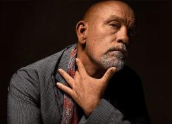 "Opus. Segui la tua Stella": Malkovich nella sua essenza perfida e spietata. Il facile successo dei trilling esoterici