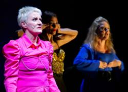 "Stai Zitta" di Michela Murgia a teatro: tra slogan e pregiudizi, l'importanza del corretto linguaggio per una società migliore
