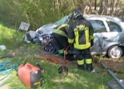 Pozzuolo Martesana (Milano), incidente frontale tra un’auto e un camion, morta donna di 45 anni e grave ragazzina di 15 anni