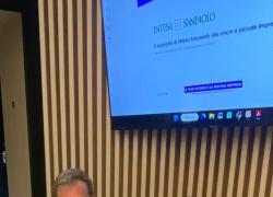 Intesa Sanpaolo, firmato accordo con Confcommercio Lazio per 310 mln di credito per la competitività con commissioni agevolate su pagamenti POS