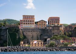 Il Grand Hotel Excelsior Vittoria e la magia di Sorrento per la stagione 2025